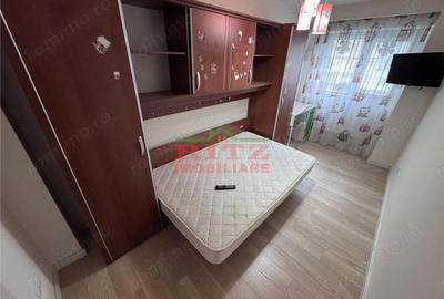 Apartament cu 3 camere decomandat în - 4