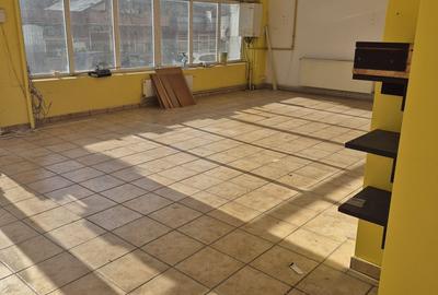 Spațiu comercial, de 93 mp, în Rovine - 2