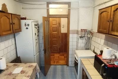 Apartament 3 camere, 2 bai, balcon + boxa Strada Republicii nr. 21 - 6