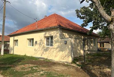 Casă cu 5 camere cu Teren 1480 Mp în Central - 1