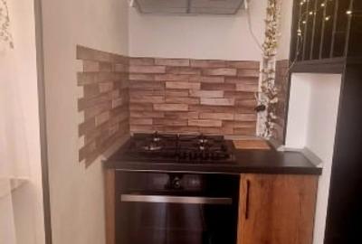 Apartament cu 3 camere decomandat, mobilat în Micro 4 - 10
