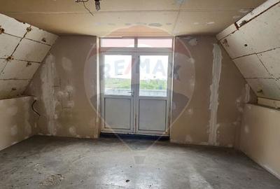 Casă cu 5 camere cu Teren 1882 Mp în Crevedia - 12
