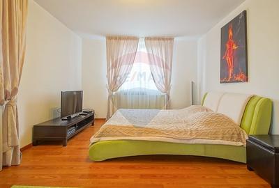 Casă cu 7 camere cu Teren 1167 Mp în Tractorul - 16