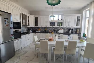 Apartament 3 camere la casa Centru Istoric utilat,mobilat 265000Eur - 2