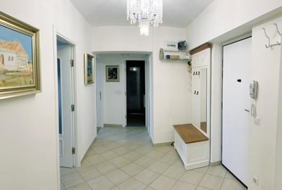 2 camere Universitate bloc 1980 etaj 8/10 mobilat 60 mp 2 camere Universitate bloc 1980 etaj 8/10 mobilat 60 mp - 2