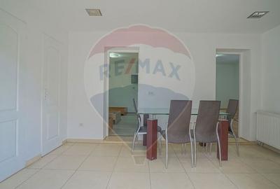 Casă cu 10 camere cu Teren 340 Mp în Florilor - 40