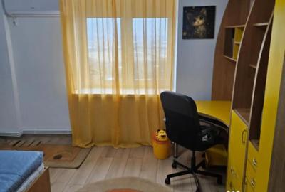Apartament cu 3 camere decomandat, mobilat în Craiovița Nouă - 1