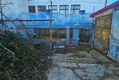 Casă individuală cu 5 camere cu Canalizare în Central - 55