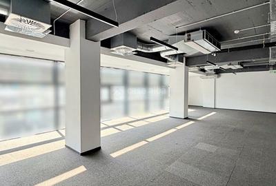 Spațiu comercial, de 1,000 mp, în Semicentral