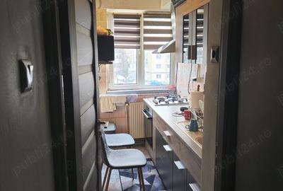 Apartament cu 3 camere semidecomandat în 9 Mai - 6