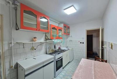 Apartament cu 3 camere decomandat, mobilat în Tractorul - 9