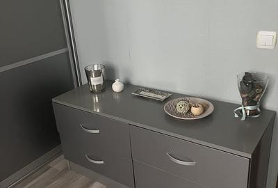 Apartament cu 3 camere semidecomandat în Apărătorii Patriei