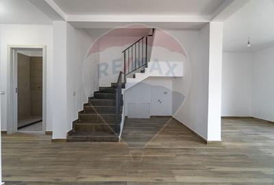 Casă cu 8 camere cu Teren 500 Mp în Tărlungeni - 21