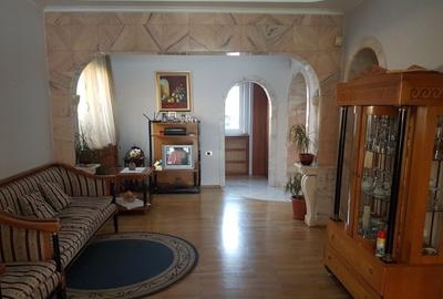 Casă cu 8 camere în Ferentari