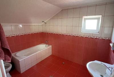 Casă cu 4 camere în Central - 1