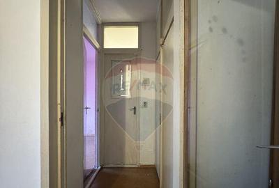Apartament pe Str. Calugareni, 2 camere, et.3 - 3