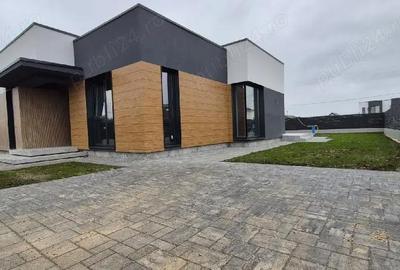 Casă cu 4 camere cu Teren 500 Mp în Balotești - 1