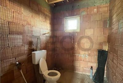 Casă cu 3 camere cu Teren 572 Mp în Gepiu - 9