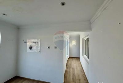 Spațiu comercial, de 100 mp, în Central - 3