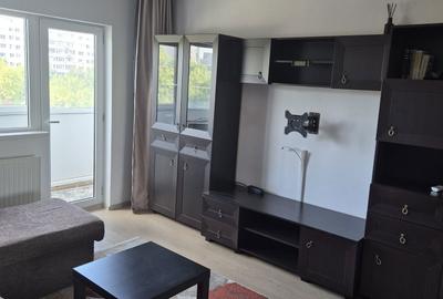 Apartament cu 3 camere semidecomandat în Drumul Taberei