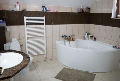 Casă cu 4 camere în Central - 9