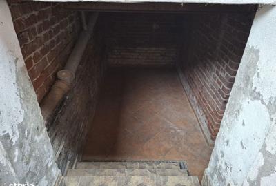 Casă cu 4 camere cu Teren 234 Mp în Central - 1