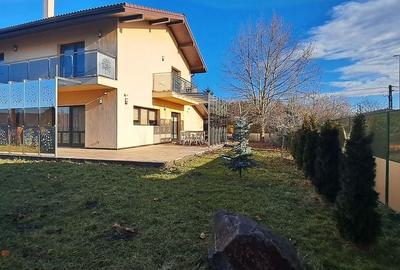 Vilă deosebită în cartier exclusivist la intrarea în Sânpetru - 1