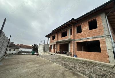 Casă cu 2 camere cu Teren 1800 Mp în Peștișu Mare - 1