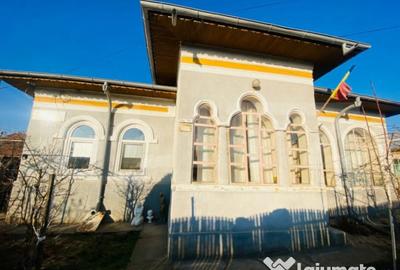 Casă cu 4 camere cu Teren 2753 Mp în Central