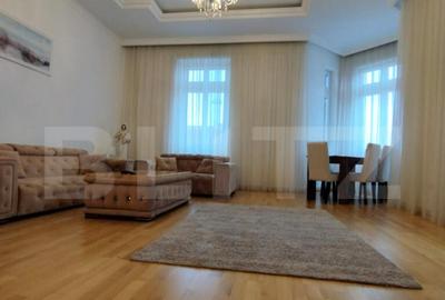 Apartament cu 3 camere decomandat în Neptun