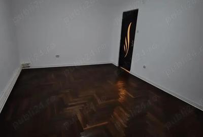 Apartament cu 4 camere decomandat în Roman - 2