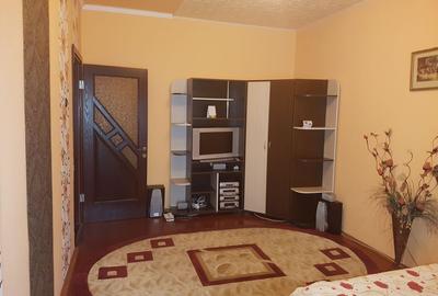 Garsonieră, complet mobilată, etaj 1 - 2
