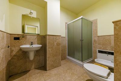 Casă individuală cu 40 camere cu Canalizare în Central - 15