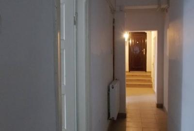 Cotroceni, Eroilor, 4 camere, demisol inalt,  decomandat, imobil mic, birouri - 6