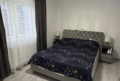 Apartament cu 3 camere semidecomandat în Berceni