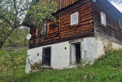 Casă cu 4 camere în Prelucă