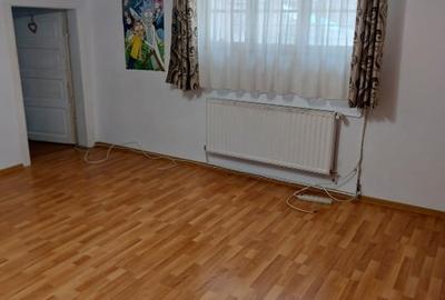 Apartament la casa,demisol 2 camere ,antreu, holcamara,bucatarie baie,loc parcar - 2