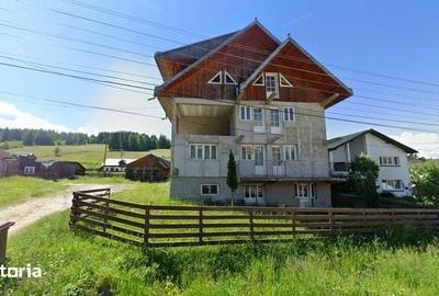 Casă cu 6 camere cu Teren 1326 Mp în Panaci - 4