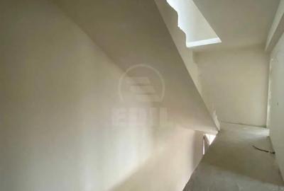 Casă cu Teren 200 Mp în Central