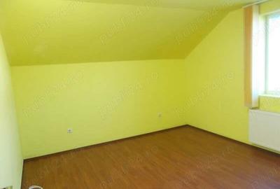 Casă cu 4 camere în Sânandrei