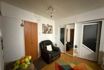 Apartament cu 2 camere,etaj 3, zona Ulpia - 15