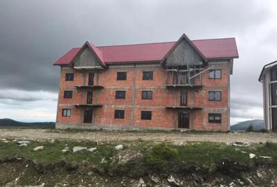 Casă cu 7 camere cu Teren 360 Mp în Central