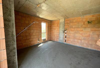 Apartament de vanzare, cu 3 camere, 60 mp, zona Hotvon - 7