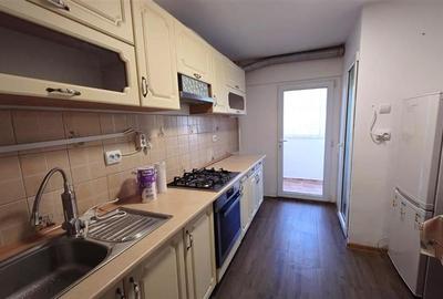Apartament cu 3 camere decomandat, mobilat în Crișcior