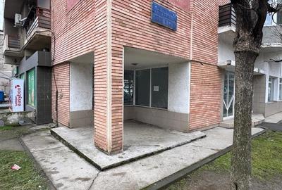 Spațiu comercial, de 90 mp, în Central - 4