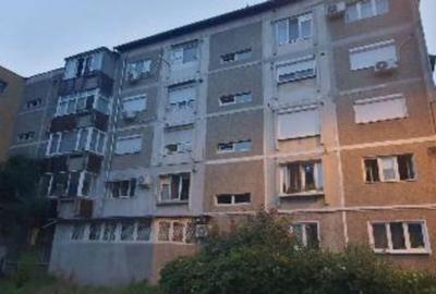 Apartament cu 3 camere decomandat în Aradului