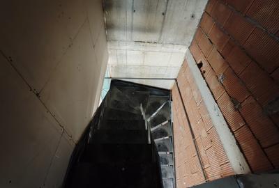 De închiriat! Excelent pentru birou,Cabinet medical  etc. - 2