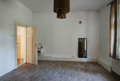 Casă cu 3 camere cu Teren 436 Mp în Semicentral - 8