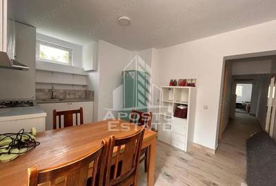 Casă cu 9 camere cu Teren 10 Mp în Girocului - 2