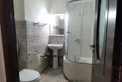 Apartament cu 3 camere decomandat în Complex Studențesc